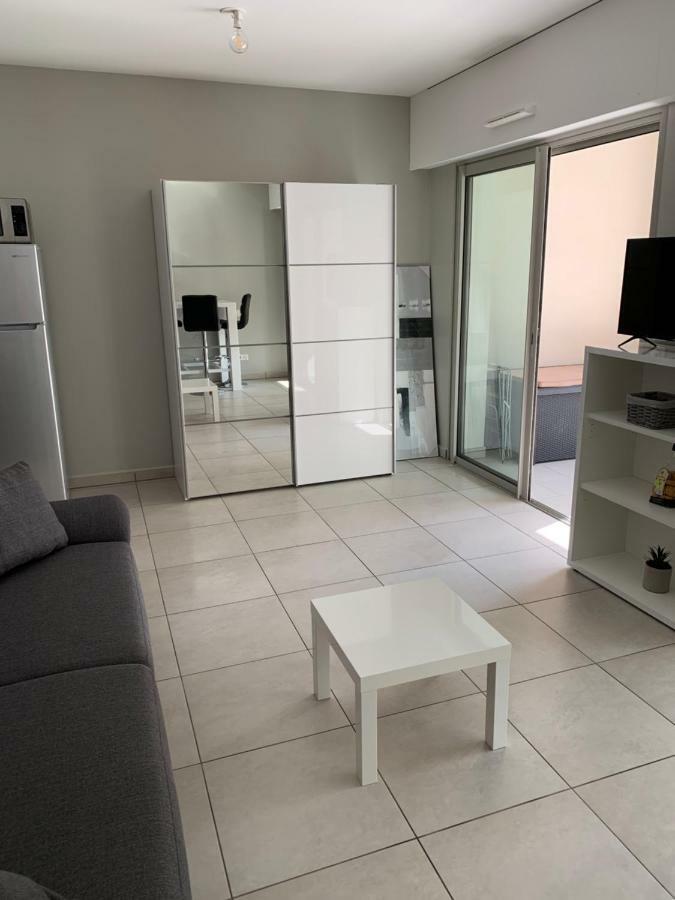 Les Pieds Dans L'eau Du Trottel Apartment *
